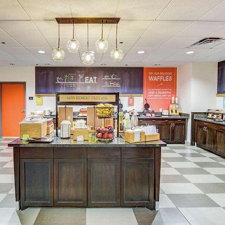 Hampton Inn Фолеи Екстериор снимка