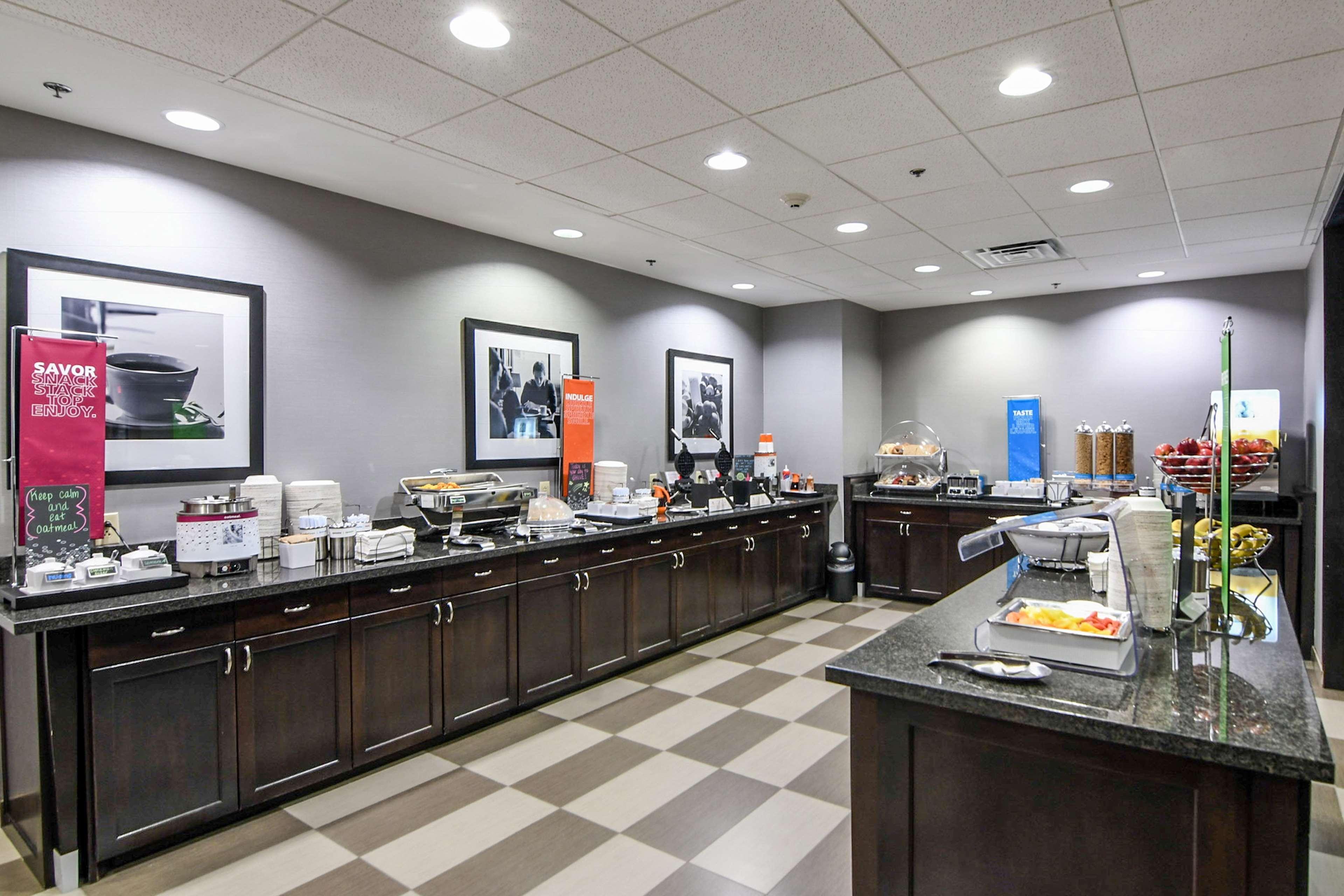 Hampton Inn Фолеи Екстериор снимка