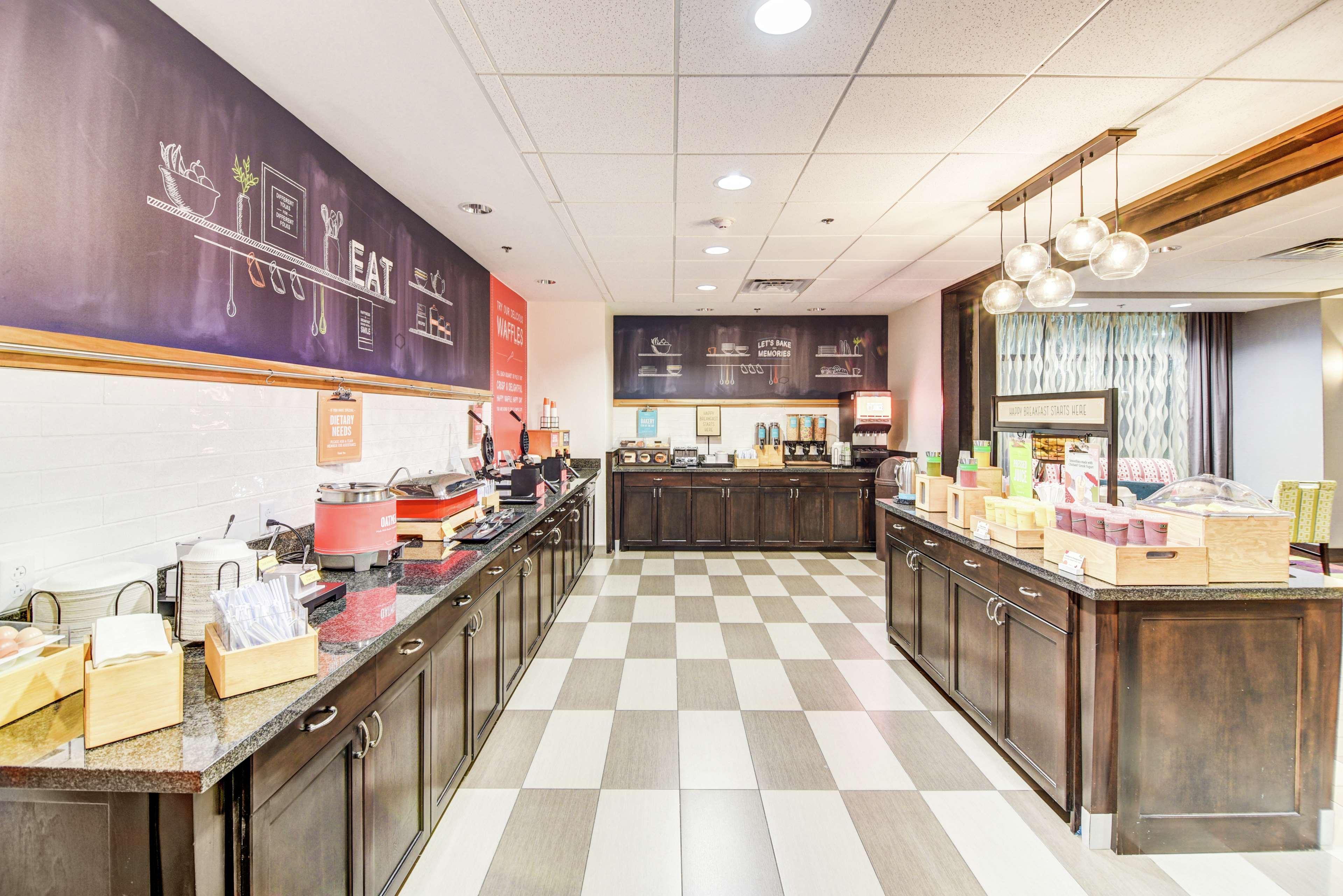 Hampton Inn Фолеи Екстериор снимка