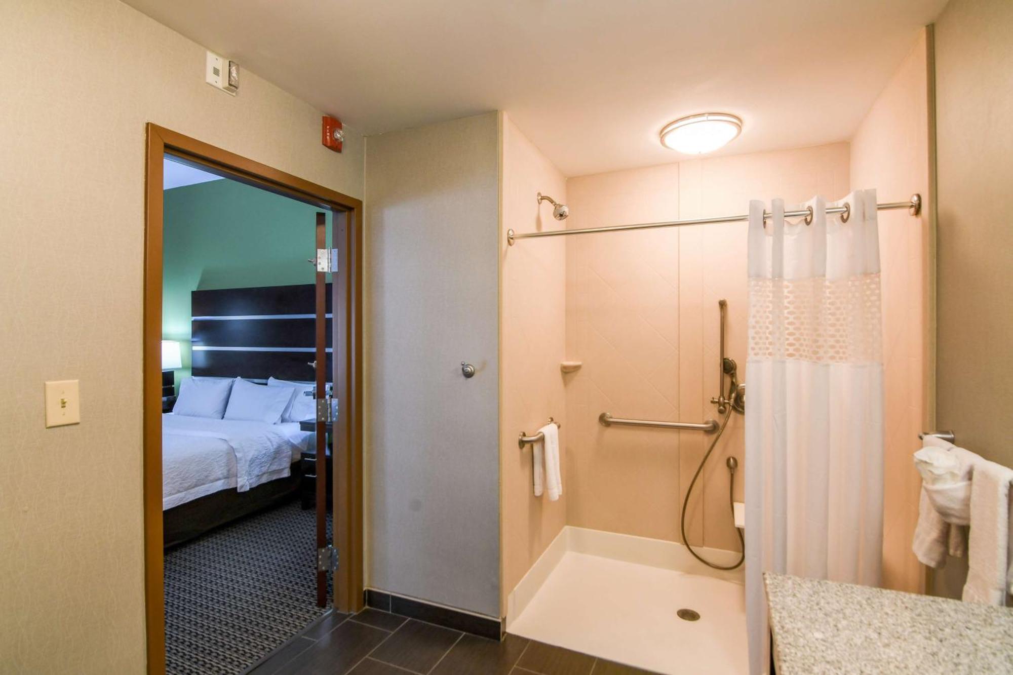 Hampton Inn Фолеи Екстериор снимка