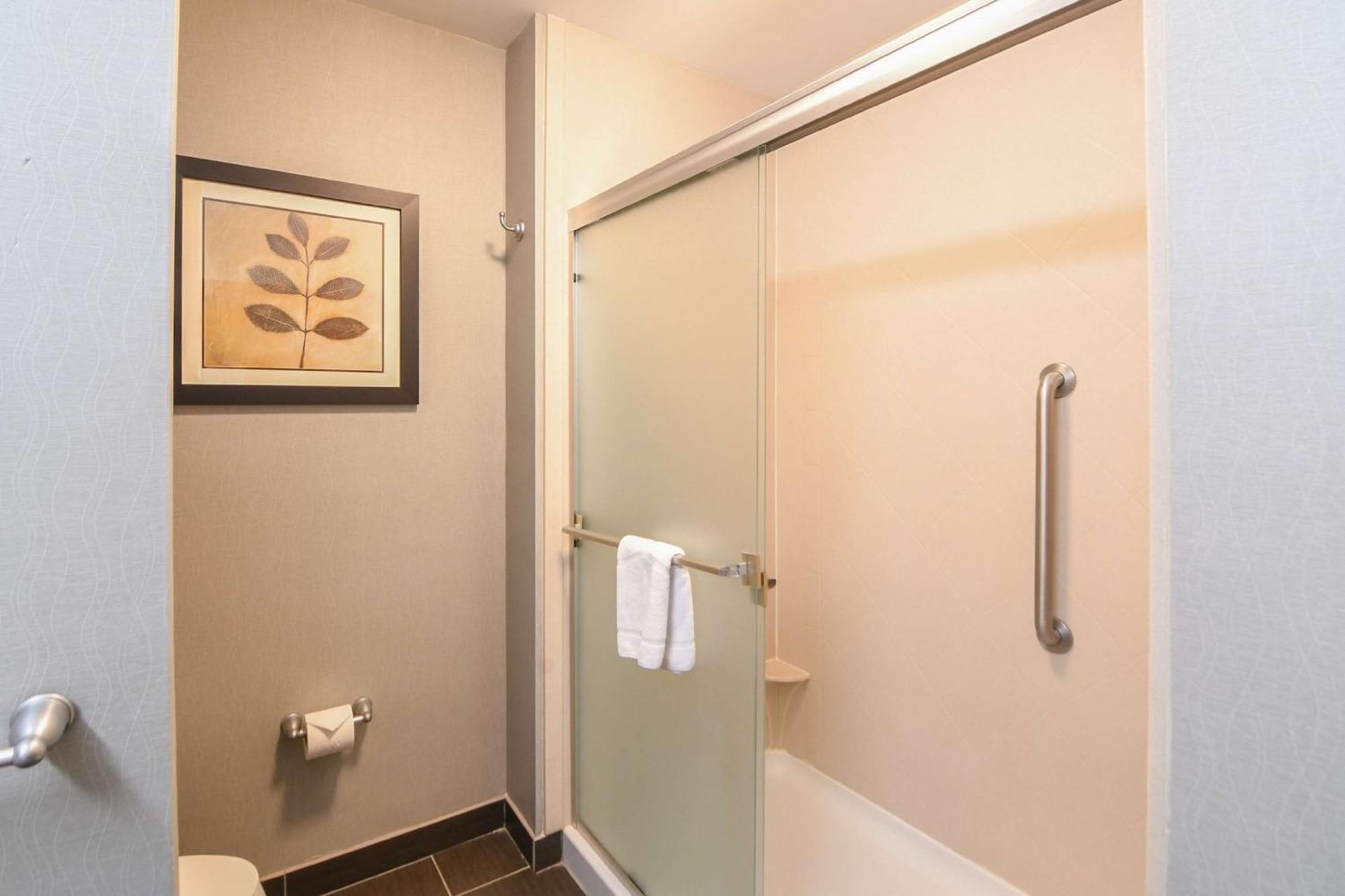 Hampton Inn Фолеи Екстериор снимка