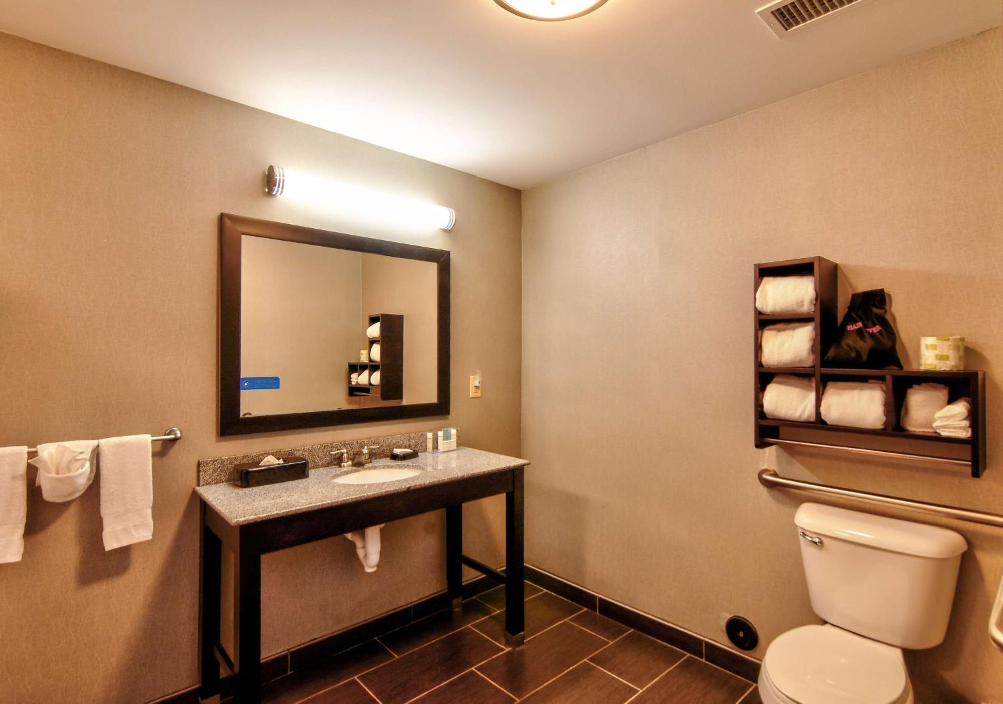 Hampton Inn Фолеи Екстериор снимка
