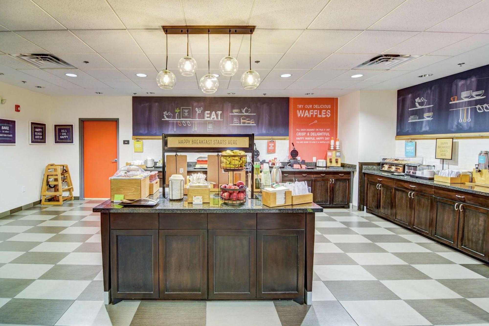 Hampton Inn Фолеи Екстериор снимка