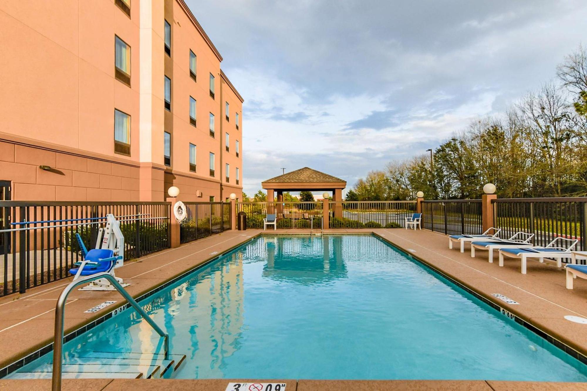 Hampton Inn Фолеи Екстериор снимка