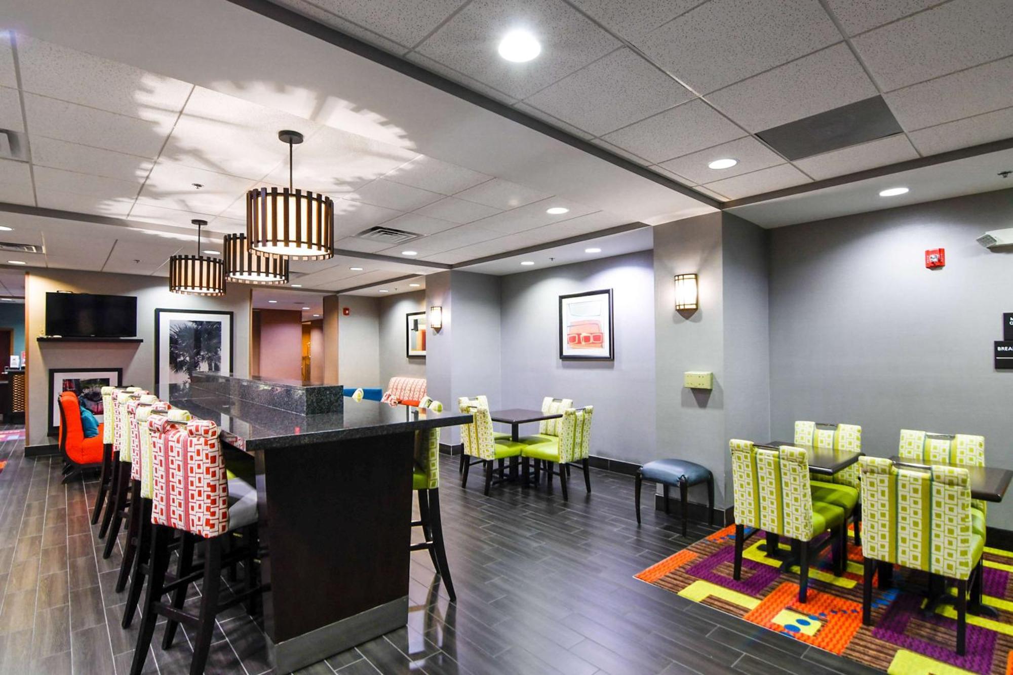 Hampton Inn Фолеи Екстериор снимка