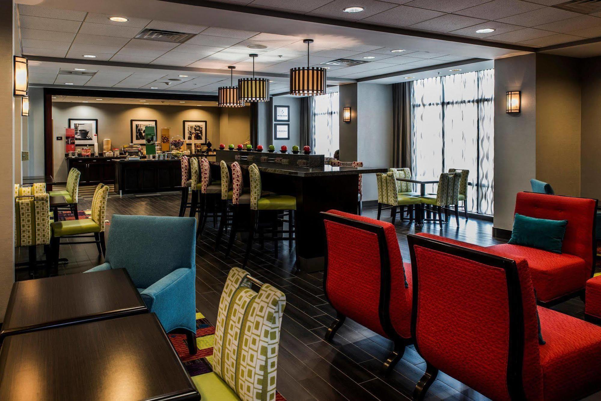 Hampton Inn Фолеи Екстериор снимка